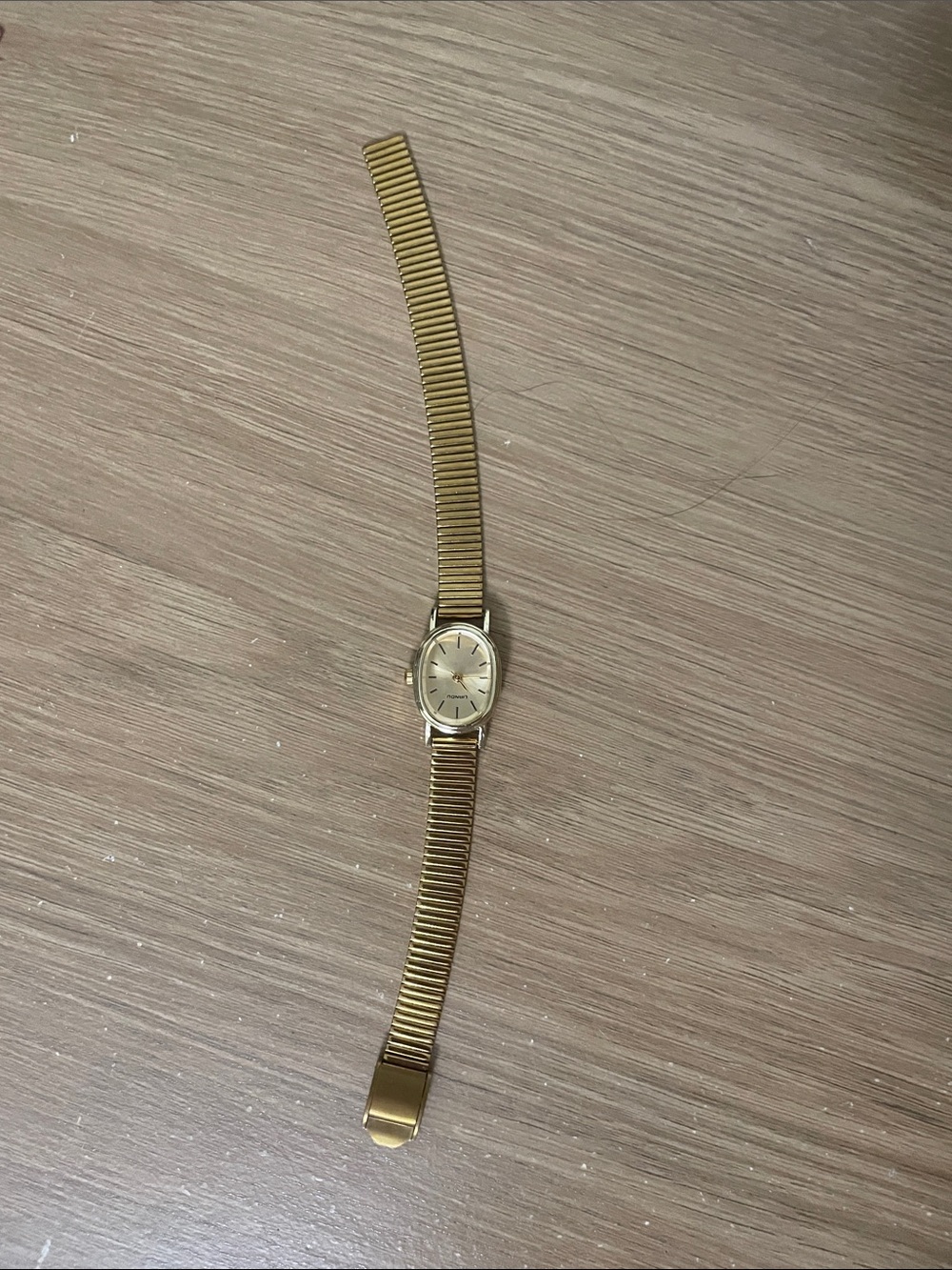 Women's Gold Stretch Band Watch - Sleek Everyday Style